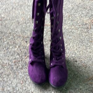 No name brand size 8 1/2 suedelike knee high purple boots new
